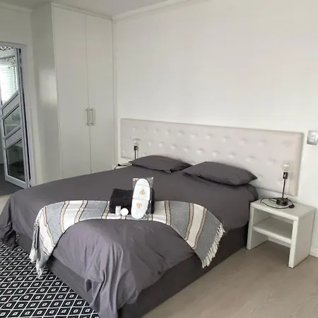 Bed And Breakfast Villa Livadia Cape Town Exterior photo