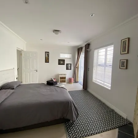 Bed And Breakfast Villa Livadia Cape Town Exterior photo