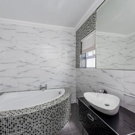 Bed And Breakfast Villa Livadia Cape Town Exterior photo