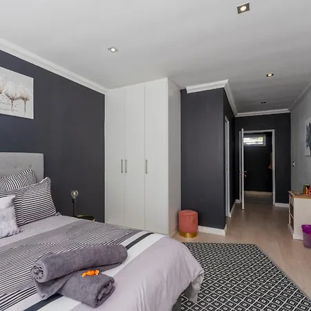 Bed And Breakfast Villa Livadia Cape Town Exterior photo
