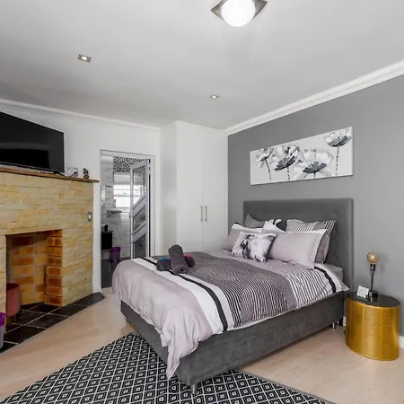 Bed And Breakfast Villa Livadia Cape Town Exterior photo