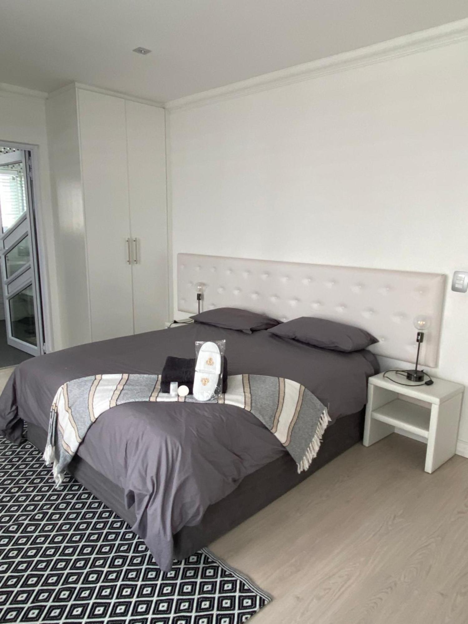 Bed & Breakfast Livadia Cape Town